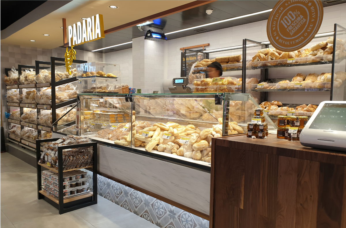 Vitrinas  para Padaria e Expositores verticais para pão | Bakery display cases and wall bread displays