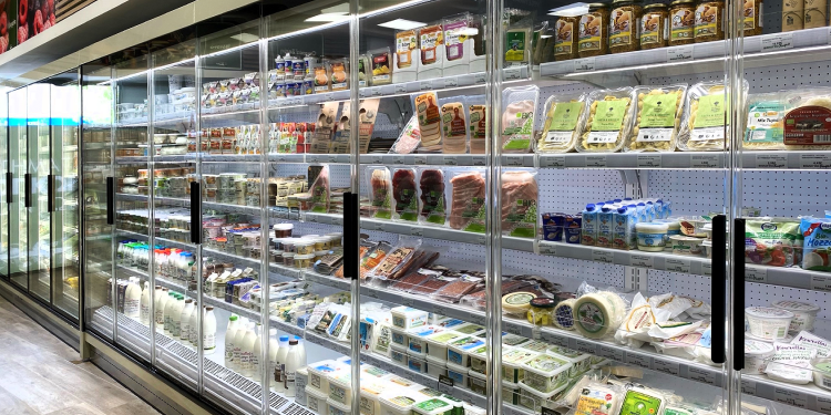 Murais FUTURO para conserva&ccedil;&atilde;o de congelados &agrave; esquerda e refrigerados &agrave; direita.