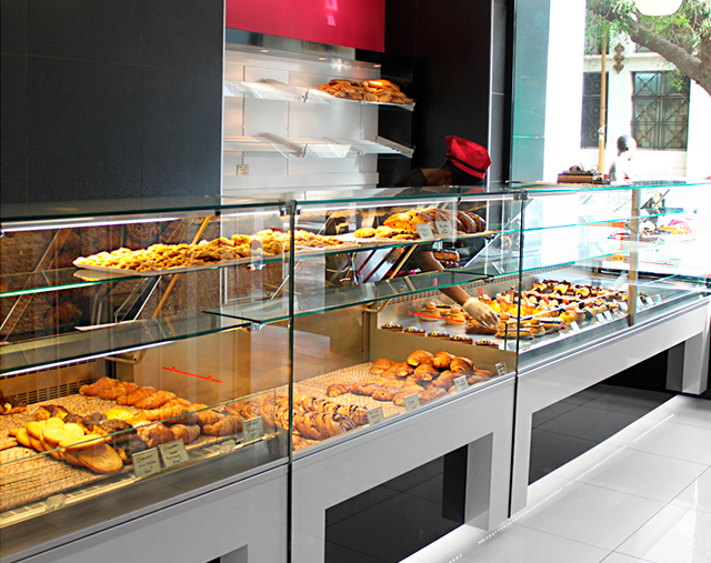 E-LINE dry ambient display cases for bread, pastry, cakes... from JORDÃO. E-LINE dry ambient display cases for bread, pastry, cakes... from JORDÃO.