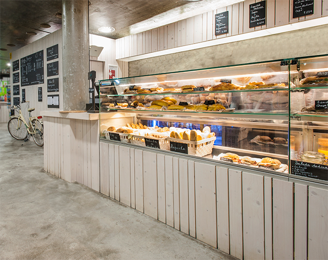 E-LINE display cases for bakery and pastry shop from JORDAO. E-LINE display cases for bakery and pastry shop from JORDAO.