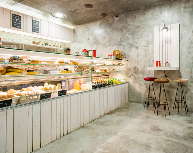 E-LINE display cases for coffee shops, pastry shops, cafeterias from JORDÃO. E-LINE display cases for coffee shops, pastry shops, cafeterias from JORDÃO.