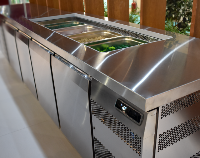 Bancadas para prepara&ccedil;&atilde;o de Pratos frios e Saladas NEXT da JORD&Atilde;O.