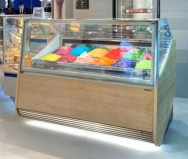 SCOOP Ice-cream display cases from JORDÃO, maximum product display capacity.